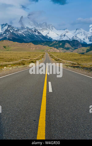 Strada che porta al Monte Fitz Roy vicino a El Chalten, Patagonia, Argentina, Sud America Foto Stock