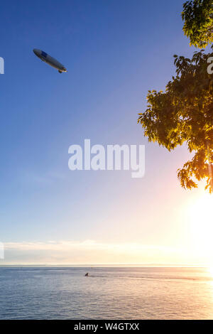 Lo Zeppelin sul Lago di Costanza, Friedrichshafen, Germania Foto Stock