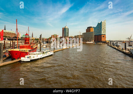 Pontili e Elbphilharmonie, Amburgo, Germania Foto Stock