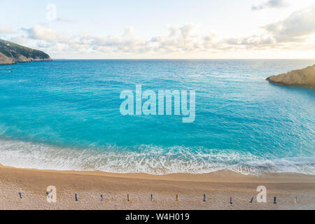 Spiaggia vuota di sera, Porto Katsiki, Lefkada Island, Grecia Foto Stock