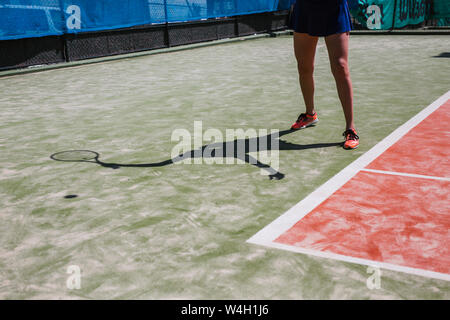 Close-up di tennis femminile player su corte Foto Stock