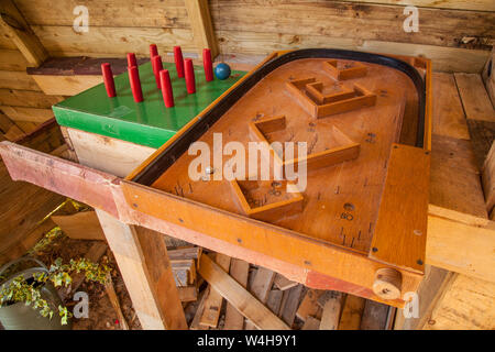 Giochi rétro al carro e il Wigwam vasca calda, Hattingley, Medstead, Alton, Hampshire, Inghilterra, Regno Unito. Foto Stock