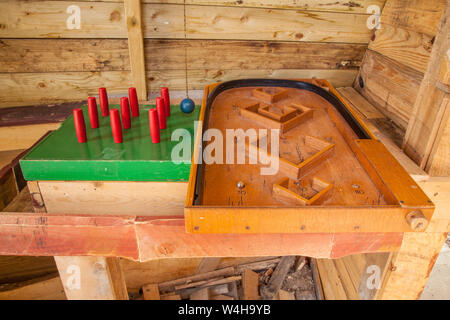 Giochi rétro al carro e il Wigwam vasca calda, Hattingley, Medstead, Alton, Hampshire, Inghilterra, Regno Unito. Foto Stock