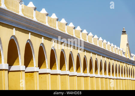 Cartagena Colombia Old Walled City Center Centro Las Bovedas shopping shopper acquirenti negozi mercati mercati mercato acquisti sellin Foto Stock