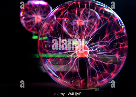 Una sfera di plasma immagine del plasma elettrico centro educativo. Foto Stock