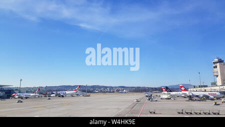 All'aeroporto di Zürich-Kloten, Svizzera Foto Stock