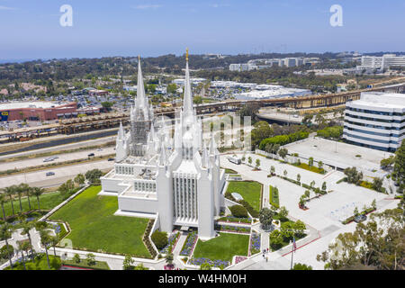 La Jolla, California, Stati Uniti d'America. 8 Luglio, 2019. Il San Diego California tempio è la quarantasettesima costruiti e quarantacinquesimo tempio operativo della Chiesa di Gesù Cristo dei Santi degli Ultimi Giorni (credito Immagine: © Walter G Arce Sr mola medi/ASP) Foto Stock