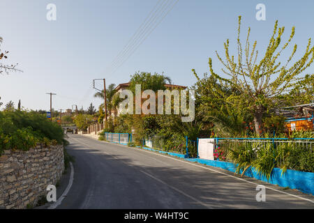 Bella vista sulla strada nel pittoresco villaggio di Lefkara, Cipro Foto Stock