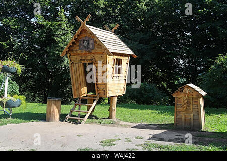 Casa di Baba Yaga. Nel folklore slavo, Baba Yaga è un essere supernatural (o uno di un trio di sorelle dello stesso nome) Foto Stock