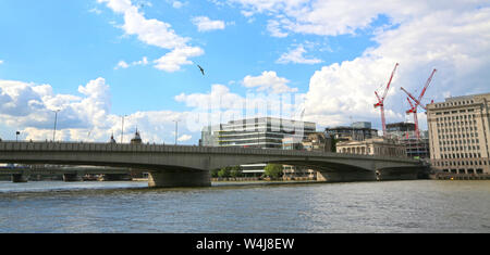 Londra, Gran Bretagna - 23 Maggio 2016: London Bridge sul Tamigi Foto Stock