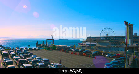 Seattle, Washington, USA (AMI 10, 2019) Downtown Seattle,vista Giorno dell'Acquario di Seattle si trova sul molo sulla Baia di Elliott waterfront a Seattle, Wa Foto Stock