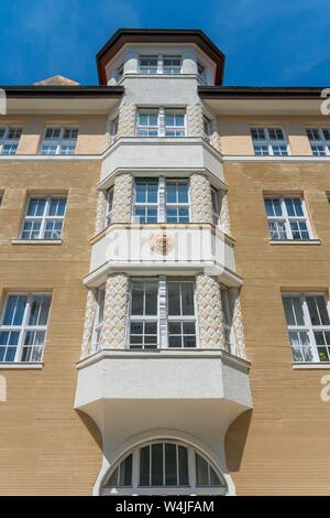 Casa residenziale, facciata con oriel, Schwabing Monaco di Baviera, Baviera, Baviera, Germania Foto Stock