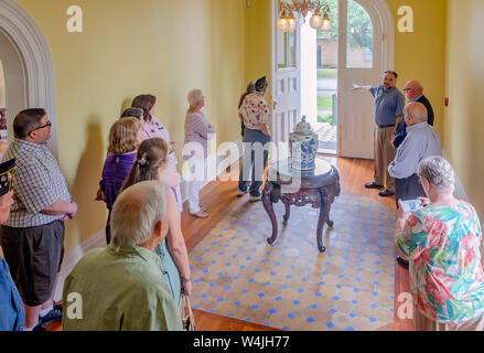 James Alexander, presidente della Fondazione del 1857, dà un tour del restaurato a nuovo American Legion Post 3 agevolazione nel Mobile, Alabama. Foto Stock