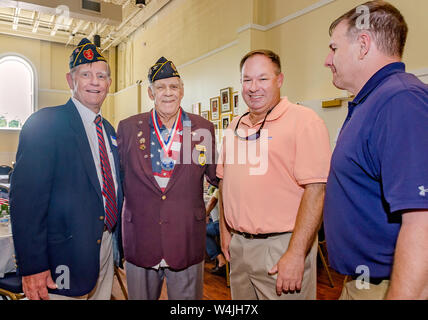 American Legion membri celebrare con la loro comunità durante il post 3 open house, 21 luglio 2019, in Mobile, Alabama. Foto Stock