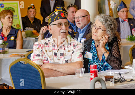 American Legion membri celebrare con la comunità durante il post 3 open house, 21 luglio 2019, in Mobile, Alabama. Foto Stock