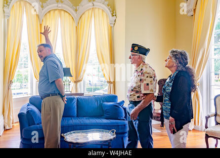 James Alexander, presidente della Fondazione del 1857, dà un tour del restaurato a nuovo Post 3 agevolazione nel Mobile, Alabama. Foto Stock