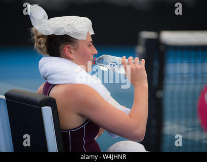 Marta Kostyuk dell'Ucraina in azione durante le qualifiche a 2019 Internazionale di Brisbane WTA Premier torneo di tennis Foto Stock