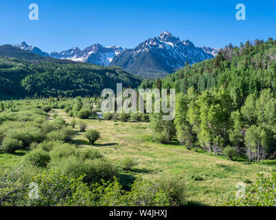 Mt. Sneffels da Dallas Creek Road, County Road 7, San Juan Mountains vicino Ridgway, Colorado. Foto Stock
