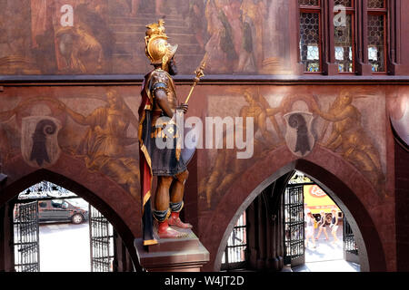 La statua di Lucius Munatius Plancus nel municipio di Basilea, Svizzera Foto Stock