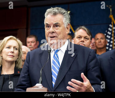 Washington, DC, Stati Uniti d'America. 23 Luglio, 2019. Stati Uniti Rappresentante re Pietro (R-NY) intervenendo alla conferenza stampa tenuta dopo il passaggio della H.R.1327 - Non dimenticate mai gli eroi: James Zadroga, Ray Pfeifer e Luis Alvarez autorizzazione permanente del settembre undicesima vittima del fondo di compensazione atto al Campidoglio di Washington il 23 luglio 2019. Credito: Michael Brochstein/ZUMA filo/Alamy Live News Foto Stock