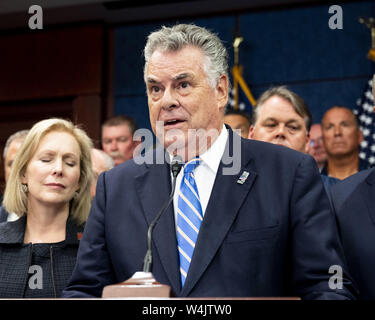 Washington, DC, Stati Uniti d'America. 23 Luglio, 2019. Stati Uniti Rappresentante re Pietro (R-NY) intervenendo alla conferenza stampa tenuta dopo il passaggio della H.R.1327 - Non dimenticate mai gli eroi: James Zadroga, Ray Pfeifer e Luis Alvarez autorizzazione permanente del settembre undicesima vittima del fondo di compensazione atto al Campidoglio di Washington il 23 luglio 2019. Credito: Michael Brochstein/ZUMA filo/Alamy Live News Foto Stock