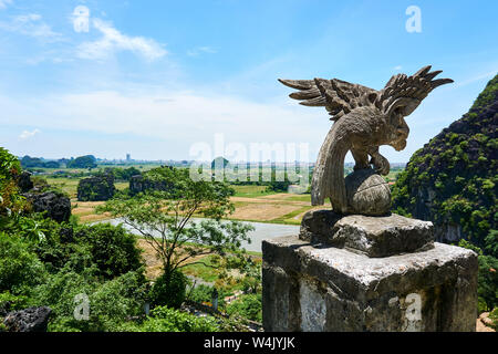 Vista dalla grotta Mua montagna in Ninh Binh Tam Coc Foto Stock