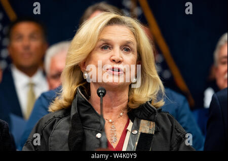 Washington, Stati Uniti. 23 Luglio, 2019. Stati Uniti Rappresentante Carolyn Maloney (D-NY) intervenendo alla conferenza stampa tenuta dopo il passaggio della H.R.1327 - Non dimenticate mai gli eroi: James Zadroga, Ray Pfeifer e Luis Alvarez autorizzazione permanente del settembre undicesima vittima del fondo di compensazione atto al Campidoglio di Washington DC. Credito: SOPA Immagini limitata/Alamy Live News Foto Stock