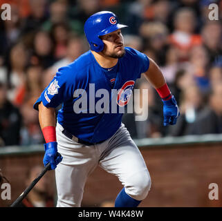 San Francisco, California, Stati Uniti d'America. 23 Luglio, 2019. Chicago Cubs sinistra fielder Kyle Schwarber (12) Guarda il suo volo l'estremità a sfera il settimo inning, durante una partita MLB tra Chicago Cubs e i San Francisco Giants presso Oracle Park di San Francisco, California. Valerie Shoaps/CSM/Alamy Live News Foto Stock