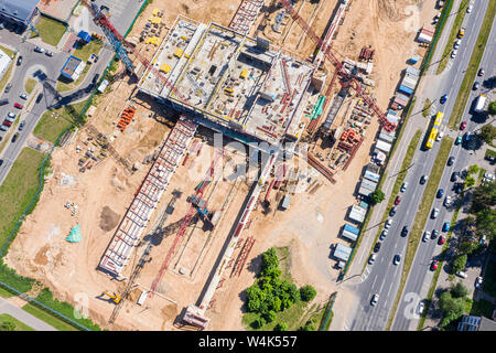 La costruzione di una nuova area urbana. antenna vista dall'alto. edificio in costruzione Foto Stock