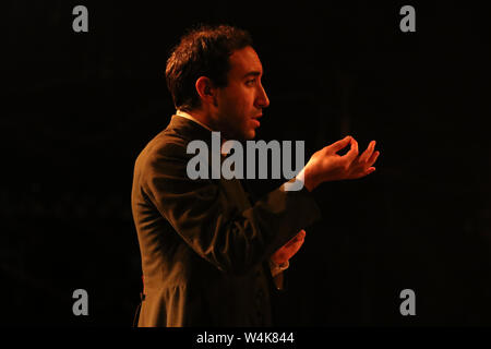 Sydney, Australia. Il 24 luglio 2019. Una co-produzione e co-commissione della Camera di Sydney Opera, Opera del Queensland e opera in stile vittoriano Peter Carey amata del romanzo è uno della nostra nazione trionfi artistici, vincitore del Booker e miglia Franklin Awards. Elliott Gyger è il compositore che ha dato la Prima Guerra Mondiale fantasmagorico nella vita volare lontano Pietro. Nel maggio 2019, egli riunisce con librettista Pierce Wilcox per trasformare Carey caleidoscopica del racconto in un nuovo punto di riferimento della Australian Opera, diretto da acclamato internazionalmente Patrick Nolan. Credito: Richard Milnes/Alamy Live News Foto Stock