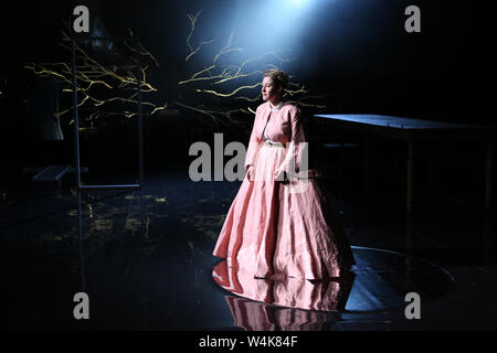 Sydney, Australia. Il 24 luglio 2019. Una co-produzione e co-commissione della Camera di Sydney Opera, Opera del Queensland e opera in stile vittoriano Peter Carey amata del romanzo è uno della nostra nazione trionfi artistici, vincitore del Booker e miglia Franklin Awards. Elliott Gyger è il compositore che ha dato la Prima Guerra Mondiale fantasmagorico nella vita volare lontano Pietro. Nel maggio 2019, egli riunisce con librettista Pierce Wilcox per trasformare Carey caleidoscopica del racconto in un nuovo punto di riferimento della Australian Opera, diretto da acclamato internazionalmente Patrick Nolan. Credito: Richard Milnes/Alamy Live News Foto Stock