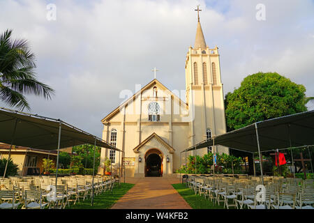 LAHAINA, HI -31 MAR 2018- Vista del punto di riferimento storico Lanakila Maria la Chiesa cattolica in Lahaina, un ex città missionaria e capitale delle Hawaii befo Foto Stock