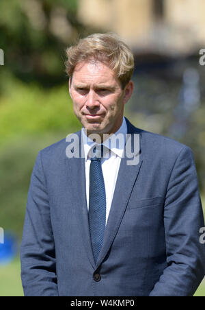 Tobias Ellwood MP (Cost: Bournmouth est) su College Green, Westminster, Luglio 2019 Foto Stock