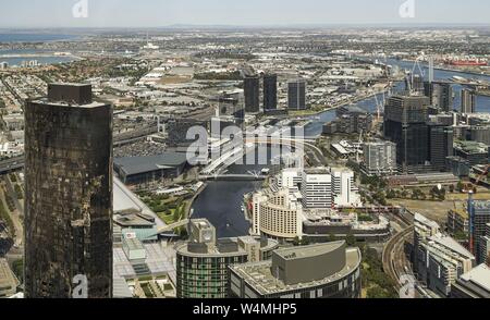 Vista dalla piattaforma di visualizzazione del contatore 297 alta torre di Eureka per la megacity Melbourne. La Skydeck è situato al 88° piano (285 metri), il che rende la piattaforma più alta dell'emisfero meridionale. (17 gennaio 2016) | utilizzo in tutto il mondo Foto Stock