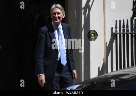 (190724) -- London, luglio 24, 2019 (Xinhua) -- Cancelliere dello scacchiere britannico Philip Hammond lascia 11 Downing Street a Londra, in Gran Bretagna il 24 luglio 2019. (Foto di Alberto Pezzali/Xinhua) Foto Stock