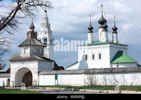 Sant Alessandro Monastero a Suzdal, Russia. Secondo la leggenda, il convento fu fondato nel 1240 da Alexander Nevsky Foto Stock