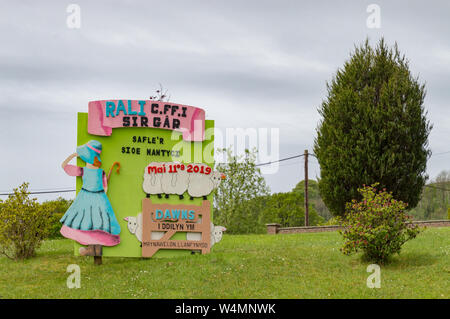 Giovane agricoltore's Club Rally segno a Llandovery, Carmarthenshire, Galles Foto Stock