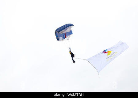 Visualizzare parachutist al 2016 Sunderland Airshow internazionale, Sunderland, Tyne and Wear, Regno Unito Foto Stock