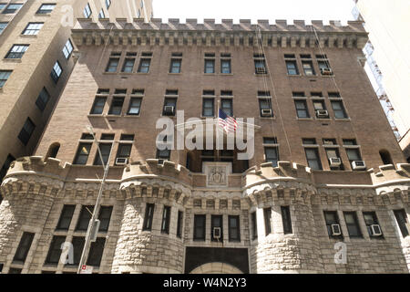 Xxiii Precinct NYPD per il controllo del traffico è divisione di fortezza medievale landmark, Chelsea, New York, Stati Uniti d'America Foto Stock