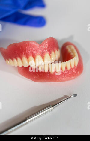 Set completo di dentiere, USA con utensile dentale, STATI UNITI D'AMERICA Foto Stock
