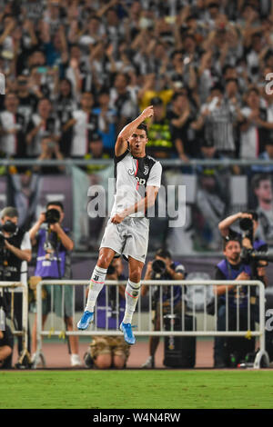 (190724) -- NANJING, luglio 24, 2019 (Xinhua) -- Cristiano Ronaldo della Juventus celebra rigature durante il 2019 International Champions Cup partita di calcio tra Juventus e Inter in Nanjing, Cina orientale della provincia di Jiangsu, 24 luglio 2019. (Xinhua/Li Bo) Foto Stock