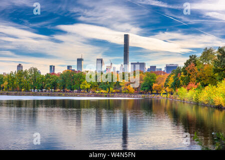 Central Park durante l'autunno in New York City. Foto Stock