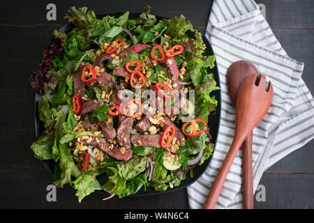 Insalata di carne tailandese con condimento allo zenzero Foto Stock