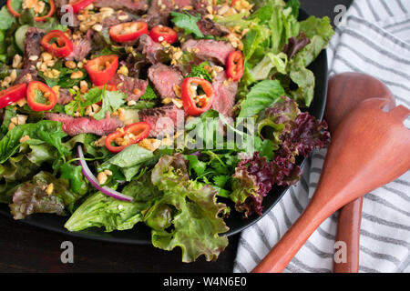 Insalata di carne tailandese con condimento allo zenzero Foto Stock