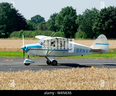 Piper PA-22-150 Tri-Pacer Caraibi a Wellesbourne Airfield, Warwickshire, Regno Unito (G-BRNX) Foto Stock