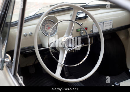 L'Italia, Lombardia, incontro di auto d'epoca, Fiat 500 D datata 1964 Foto Stock