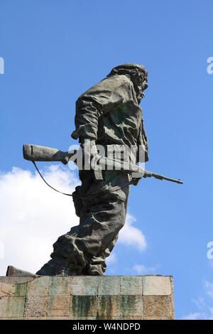 SANTA CLARA, CUBA - Febbraio 21, 2011: Che Guevara Mausoleo di Santa Clara, Cuba. Il complesso monumentale fu inaugurato nel 1988. Che Guevara's remai Foto Stock