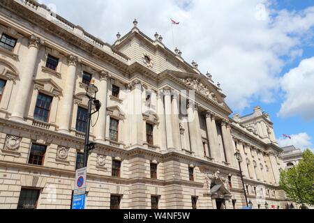 Londra, Inghilterra - il pubblico erario, noto anche come di sua maestà edificio del Tesoro. Foto Stock