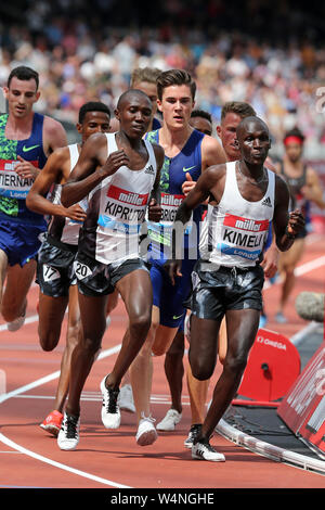 Rhonex KIPRUTO (Kenya) e Nicholas Kipkorir KIMELI (Kenya), concorrenti negli uomini 5000m finale al 2019, IAAF Diamond League, Anniversario Giochi, Queen Elizabeth Olympic Park, Stratford, Londra, Regno Unito. Foto Stock