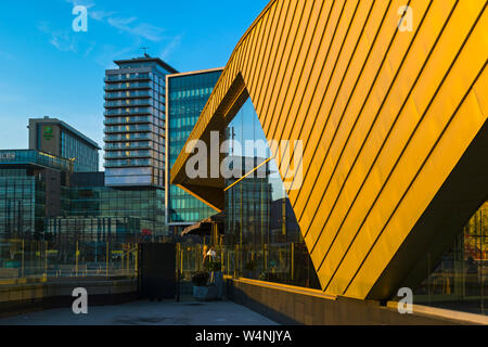 L'Alchimista Ristorante e bar (Reid architetti), al tramonto, Salford Quays, Manchester, Regno Unito. Foto Stock